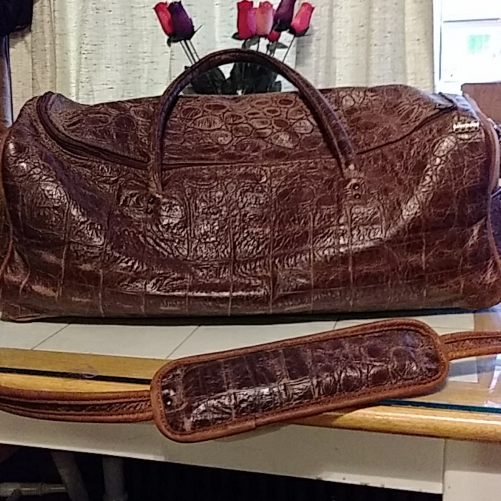 HUGE (carry-on) Gorgeous Gator / Crocodile Bag!
